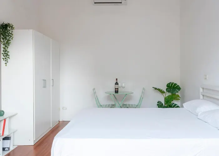 New! Lovely & Friendly In Center A * 米兰