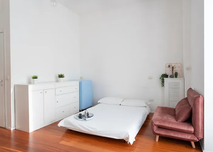 New! Lovely & Friendly In Center A * 米兰