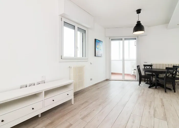 Nuovissimo Attico 17esimo Piano, 10 Posti Letto