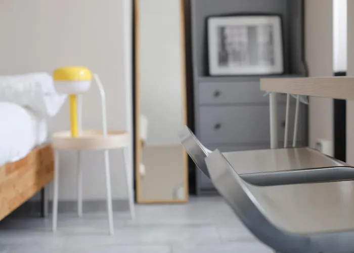 Hostmate - - Sammartini's Studio- *