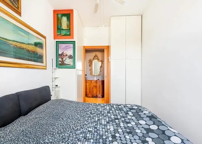 Glassy Apartment Mailand