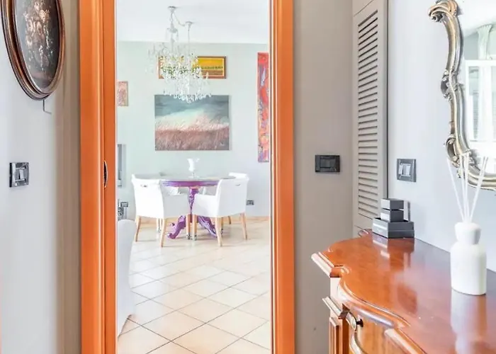 Glassy Apartment Mailand