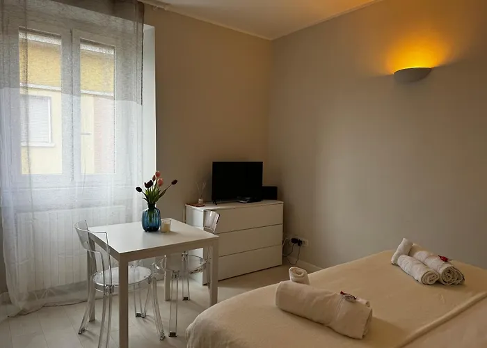 Regina In Sky Santa Giulia - Sky Tv, Wifi E Breakfast Box 公寓 *