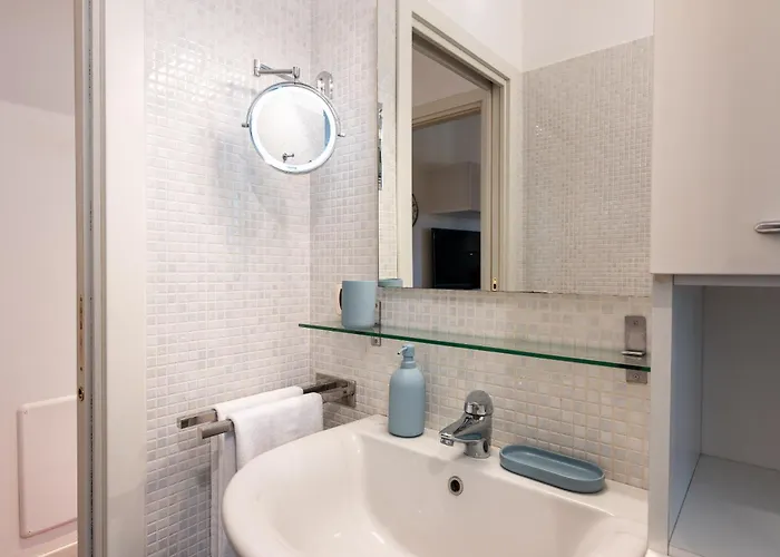 Daniele Flat - Free Wi-fi & M4 Metro Apartman *