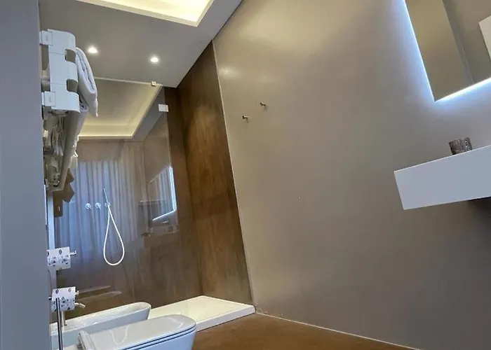 米兰德勒纳泽欧尼酒店 酒店 3*