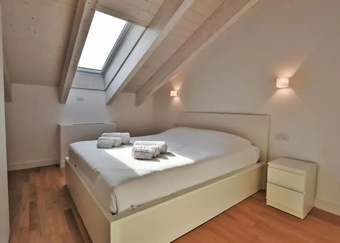 شقة White Attic Terrace By Interhome ميلان