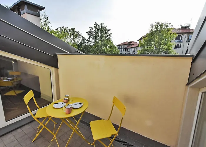 شقة White Attic Terrace By Interhome *