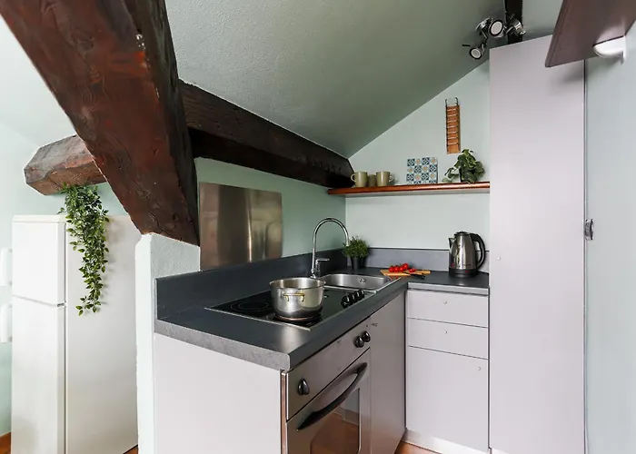 The Rent - Flat In Brera District 아파트 *