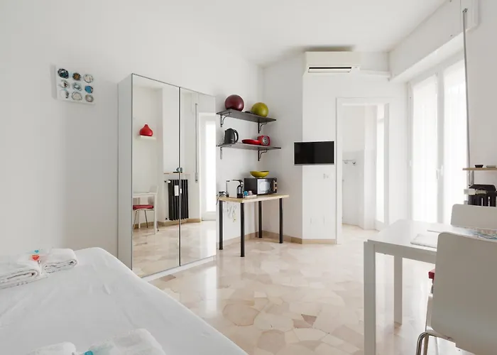 Apartamento Lorenteggio-piazza Frattini Balcony *