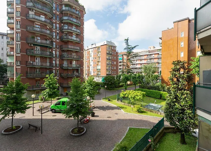 Lorenteggio-piazza Frattini Balcony Apartamento Milán