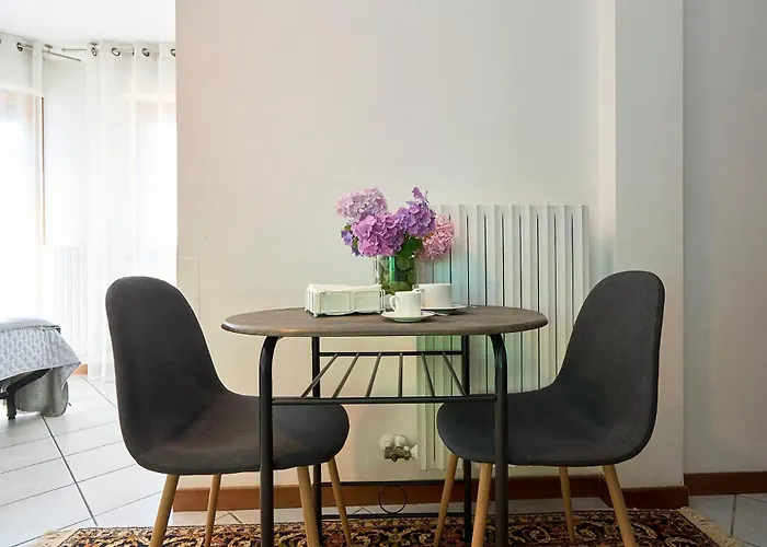 -luminosa 5 Stars With Balcony- Wifi Netflix 15 Minutes From Duomo Appartamento