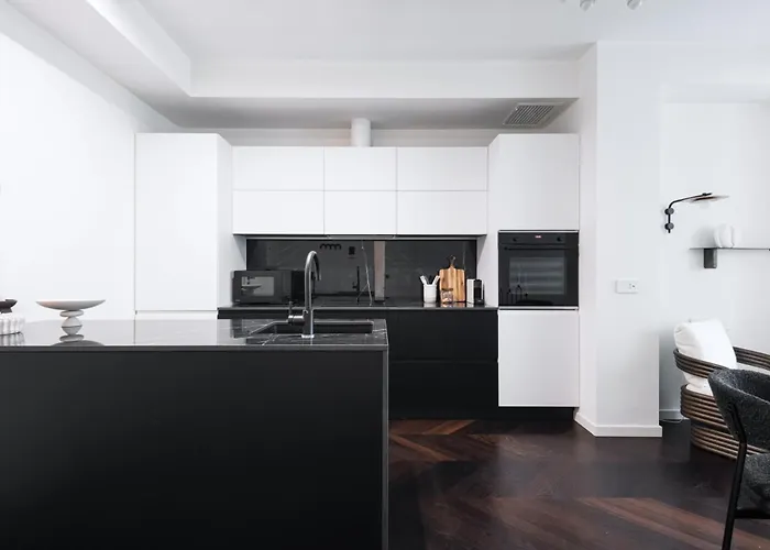 Easylife - - Medici 5 P2s - Duomo * Milano