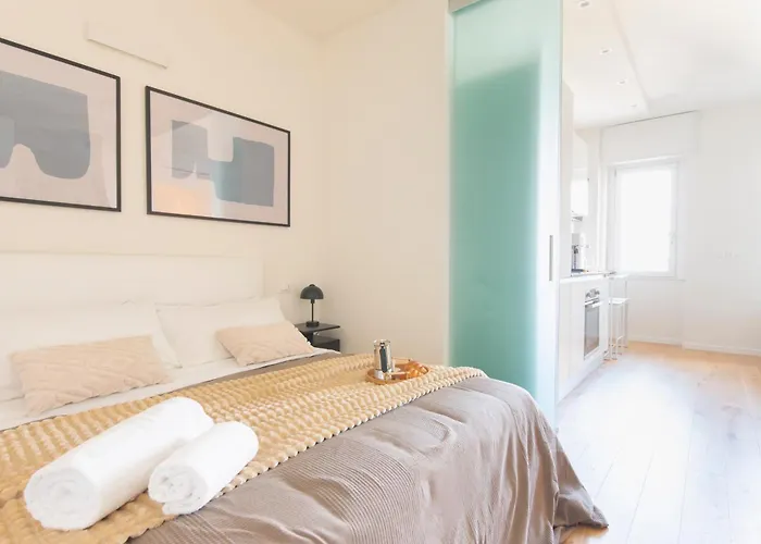 Modern & Stylish Near Isola & Station Apartment Mailand