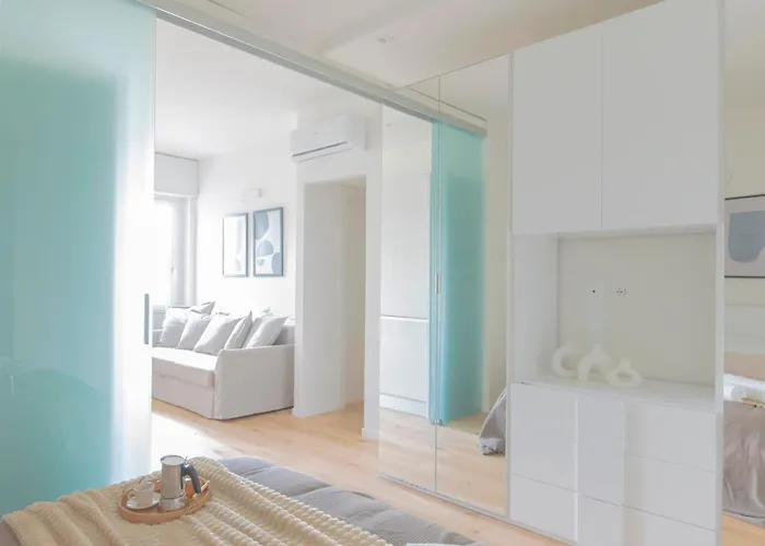 Modern & Stylish Near Isola & Station Apartment Mailand