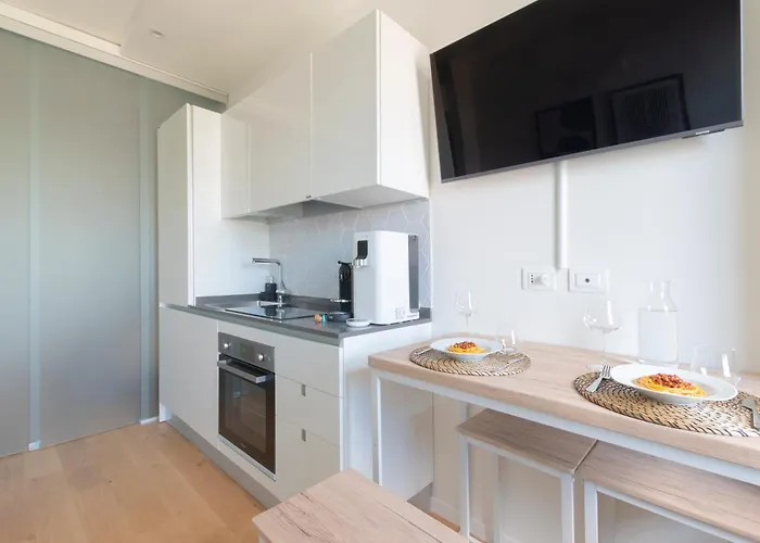 Modern & Stylish Near Isola & Station Apartment Mailand