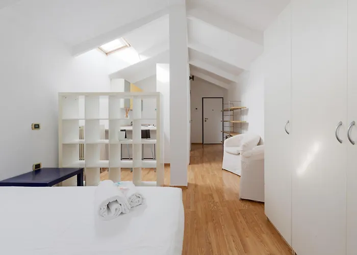 Guesthost - Viale Umbria Bright Daire