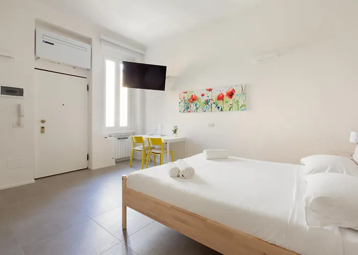 Guesthost - Corso Vercelli Cosy And Bright דירה מילאנו