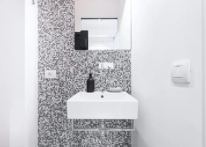 Easylife - - Rontgen 24d - Bocconi Lägenhet