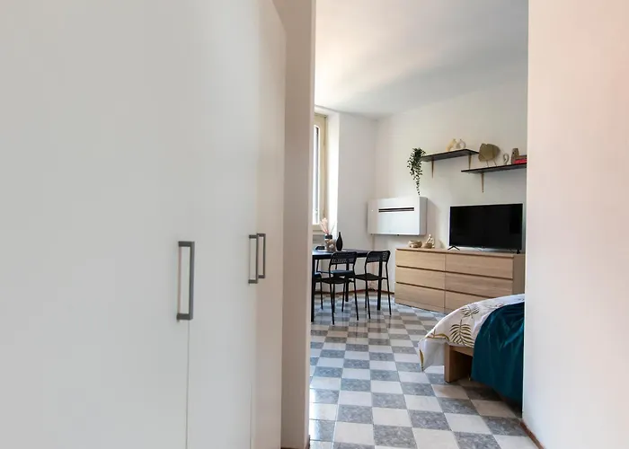 I Host - Pasteur 15-3 *