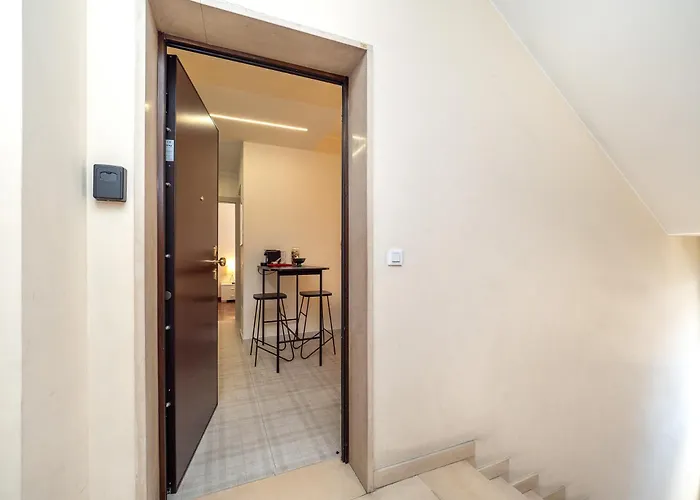 Stylish Flat With Balcony - 15 Min To Duomo