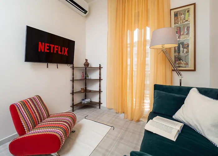 Апартаменты Stylish Flat With Balcony - 15 Min To Duomo