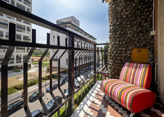 Stylish Flat With Balcony - 15 Min To Duomo Апартаменты