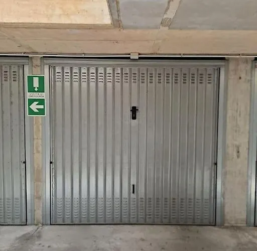Bicocca, Free Parking, Private Garage, Metro M5 200m, Garden, Kids & Pet Friendly Apartament