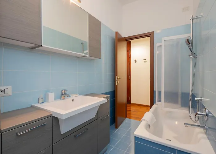 Xenia - Renovated Two-room In Fiera Area *