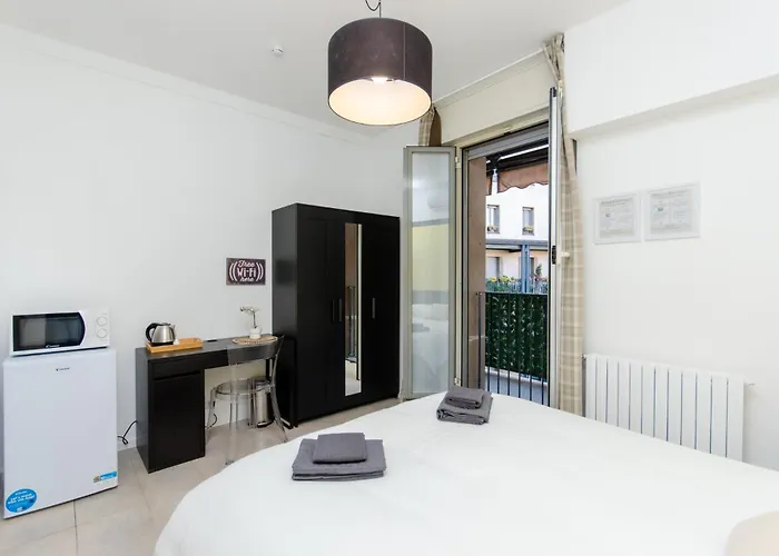 Yellow منزل للإقامة *