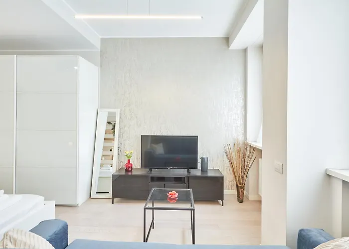 Easylife - - Magenta 32 - Cadorna Milánó