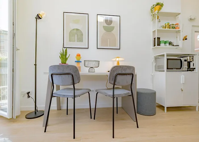 Comfy & Chic Near Universita Iulm & Famagosta-ideal For Work 아파트 밀라노