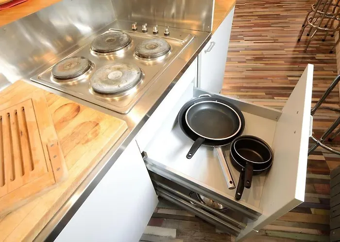 Argento, Bright Flat In The Center, 7 Guests, Parking & Wifi, Near To 3 Tram Lines And The Metro - Well Connected To Airports And To The Train Station * Milano