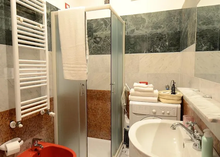 Bellissimo Mini A Tema Bandiera Italiana, Potente Wi-fi, 3 Linee Metropolitane Dietro Casa, Collegato Direttamente Con Aeroporto Di Malpensa E Rho Fiera Διαμέρισμα