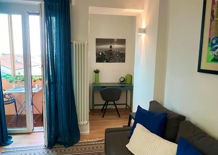 Apartment Gambara Urban Flat - Stylish And Next To Metro *