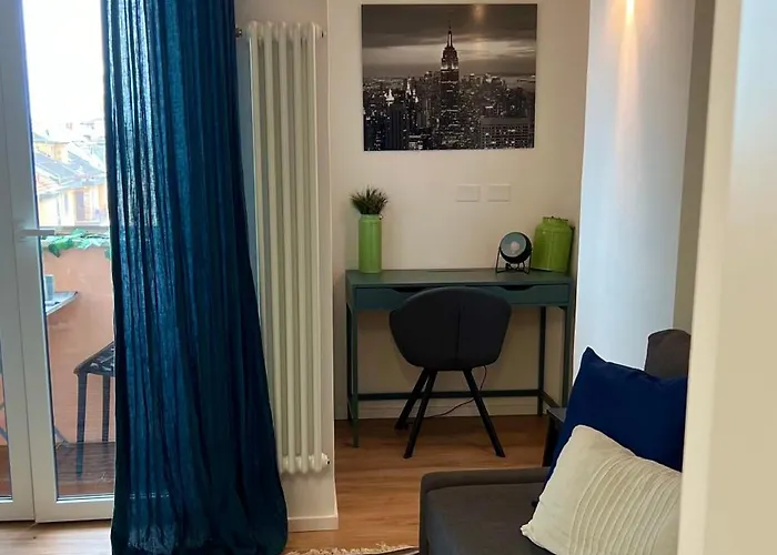 Gambara Urban Flat - Stylish And Next To Metro Apartment *