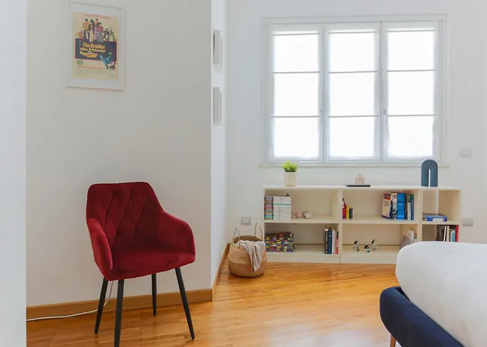 アパート The Rent - Spacious And Renovated Multi-room In The Missori Area ミラノ
