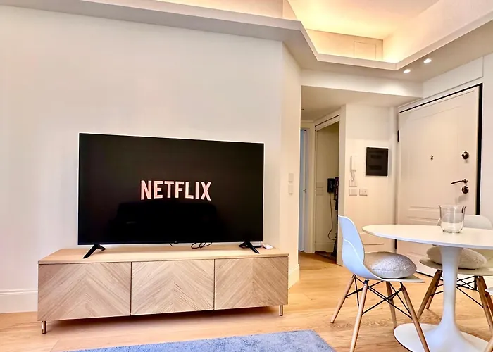 Casa Angelo Design Flat - Milan, Porta Venezia, 3 Metro Stops Duomo דירה