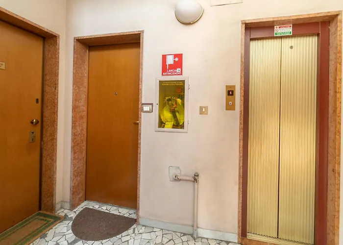 Front Metro Lucania Appartamento *