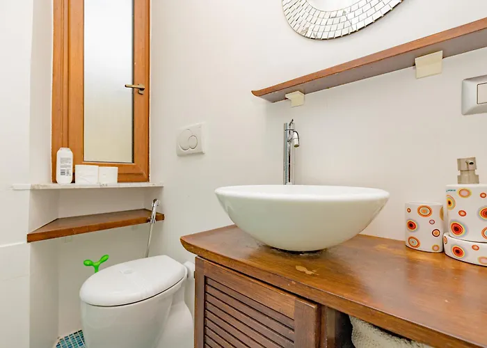 Vintage Gem - 8 Min Duomo Apartment *