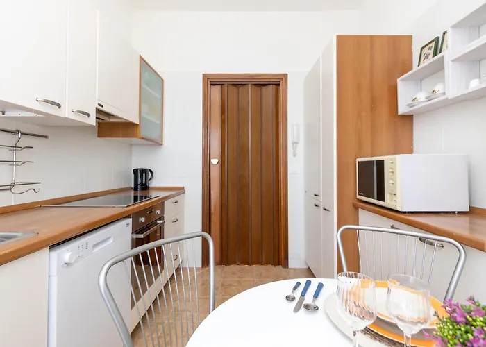 Modern With Balcony And Park View * Milano