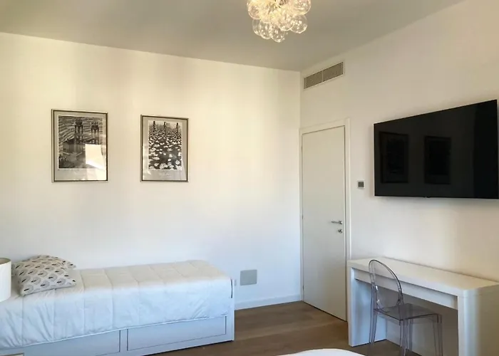 Spazioso Bilocale Metro M4 Skynest Apartamento