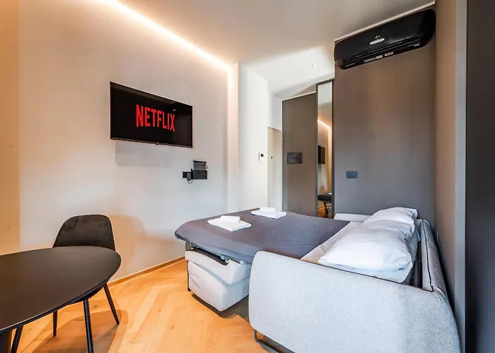 Terrazza Con Jacuzzi E Vista Iconica Sul Duomo Milánó
