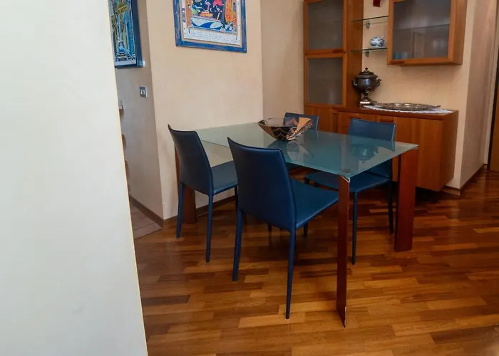 アパート Penthouse Isola, A Few Steps From Offices Cortina 26 *