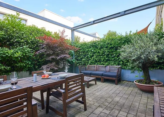 Ampia Casa Indipendente Con Giardino Privato アパート ミラノ