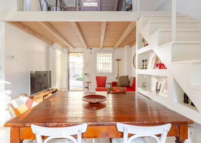 Tiny House On Water Surrounded By Greenery Appartamento *