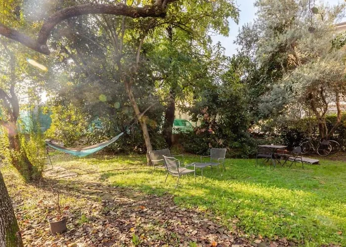 Tiny House On Water Surrounded By Greenery Appartamento *