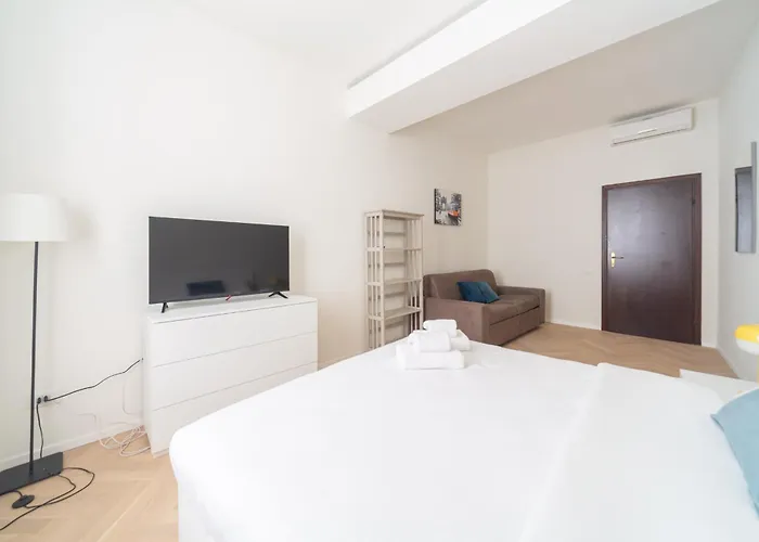 Charming 2-bedroom In Milanese Building דירה מילאנו