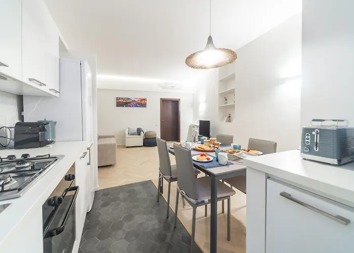 Charming 2-bedroom In Milanese Building דירה מילאנו