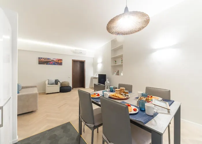 דירה Charming 2-bedroom In Milanese Building מילאנו