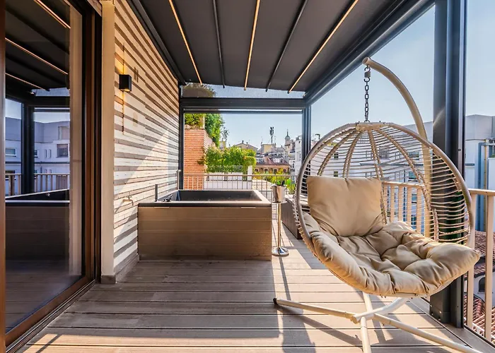 Terrazza Con Jacuzzi E Vista Iconica Sul Duomo Milánó